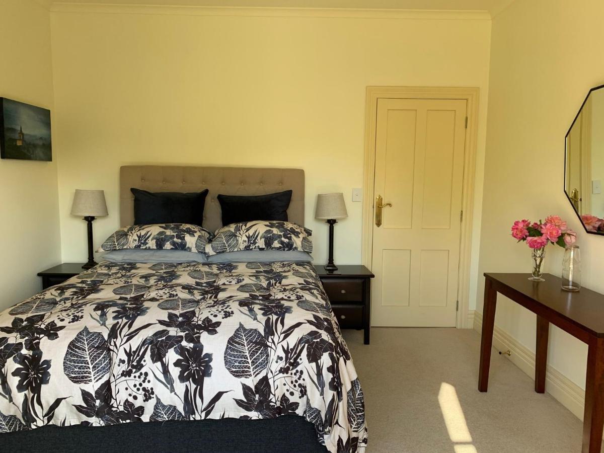 Pin Oaks Luxury Bed & Breakfast พาล์เมอร์สตันนอร์ท ภายนอก รูปภาพ