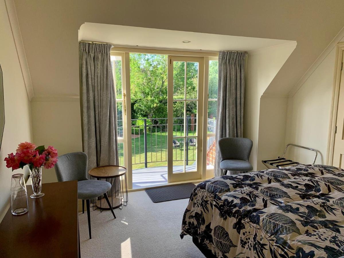 Pin Oaks Luxury Bed & Breakfast พาล์เมอร์สตันนอร์ท ภายนอก รูปภาพ