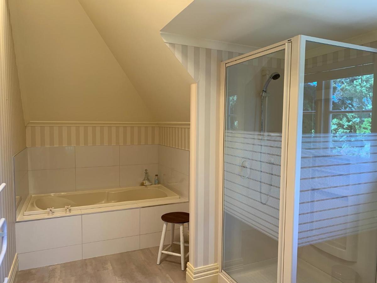 Pin Oaks Luxury Bed & Breakfast พาล์เมอร์สตันนอร์ท ภายนอก รูปภาพ