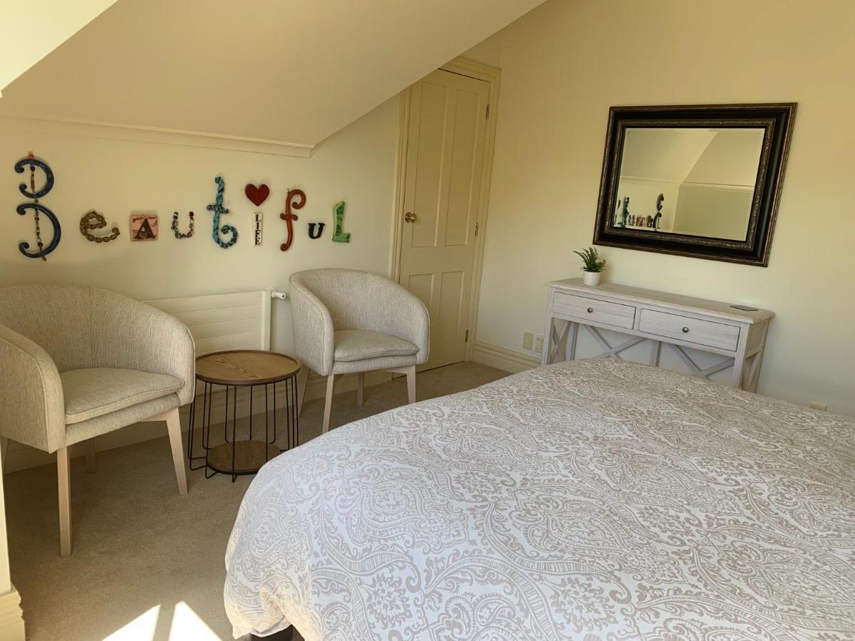 Pin Oaks Luxury Bed & Breakfast พาล์เมอร์สตันนอร์ท ภายนอก รูปภาพ